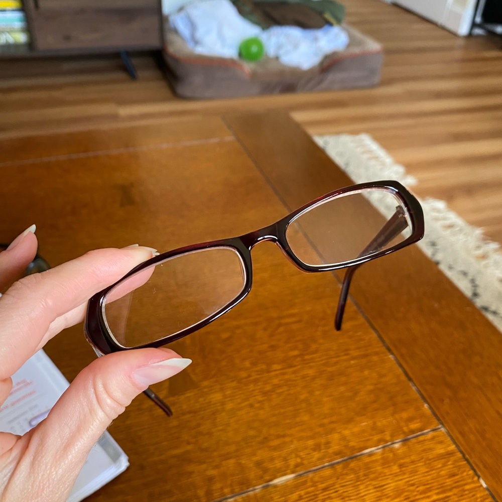 UO Kiss “Readers”